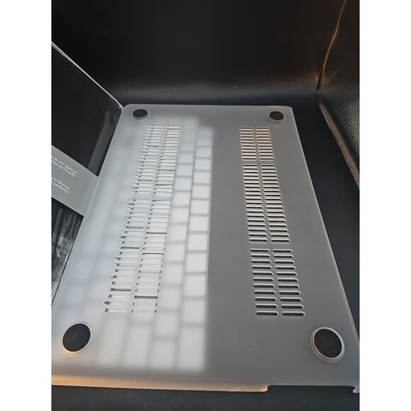 Textured Case Shell For 2022 Air 13" Beige / Plaid Squares - Picture 3 of 8